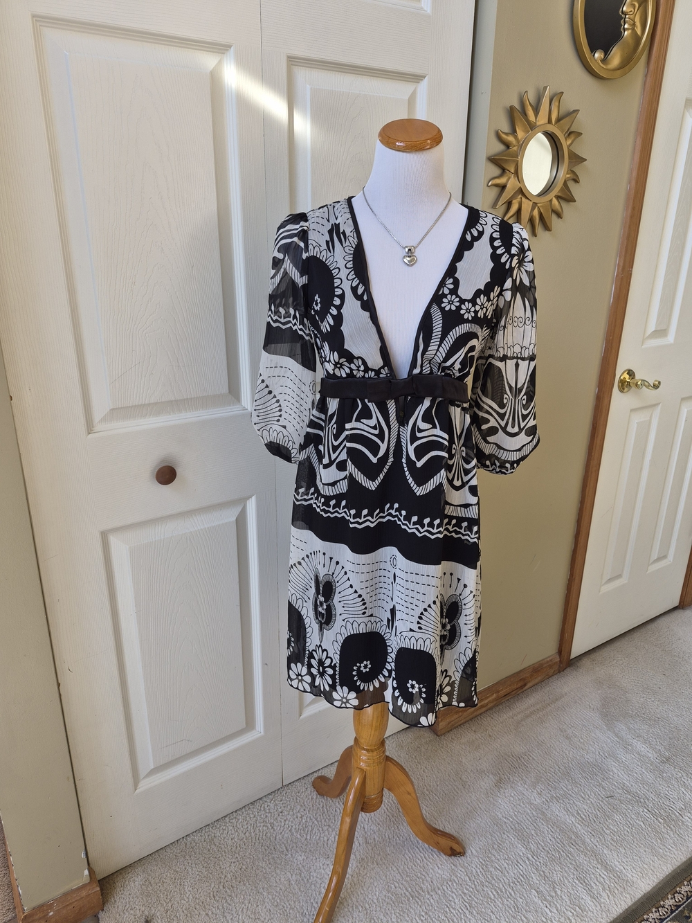 Forever 21 Black and White V-Neck Patterned Tunic